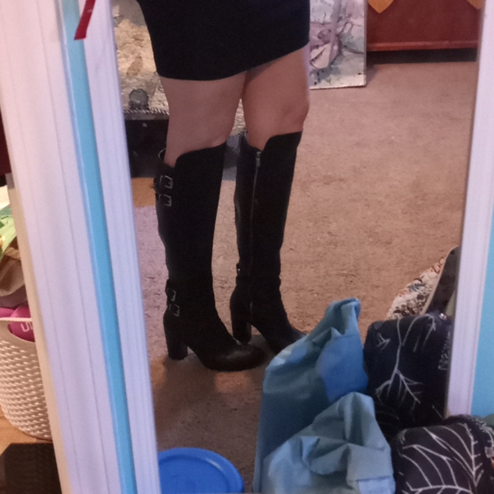 Knew high heel boots